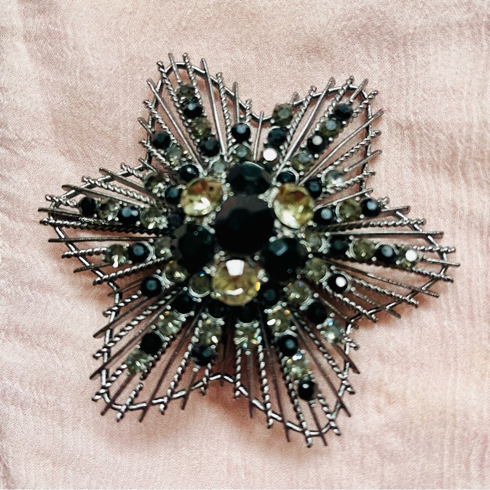 Vintage Starburst Rhinestone Brooch Silver Tone Statement Pin Pendant Clip